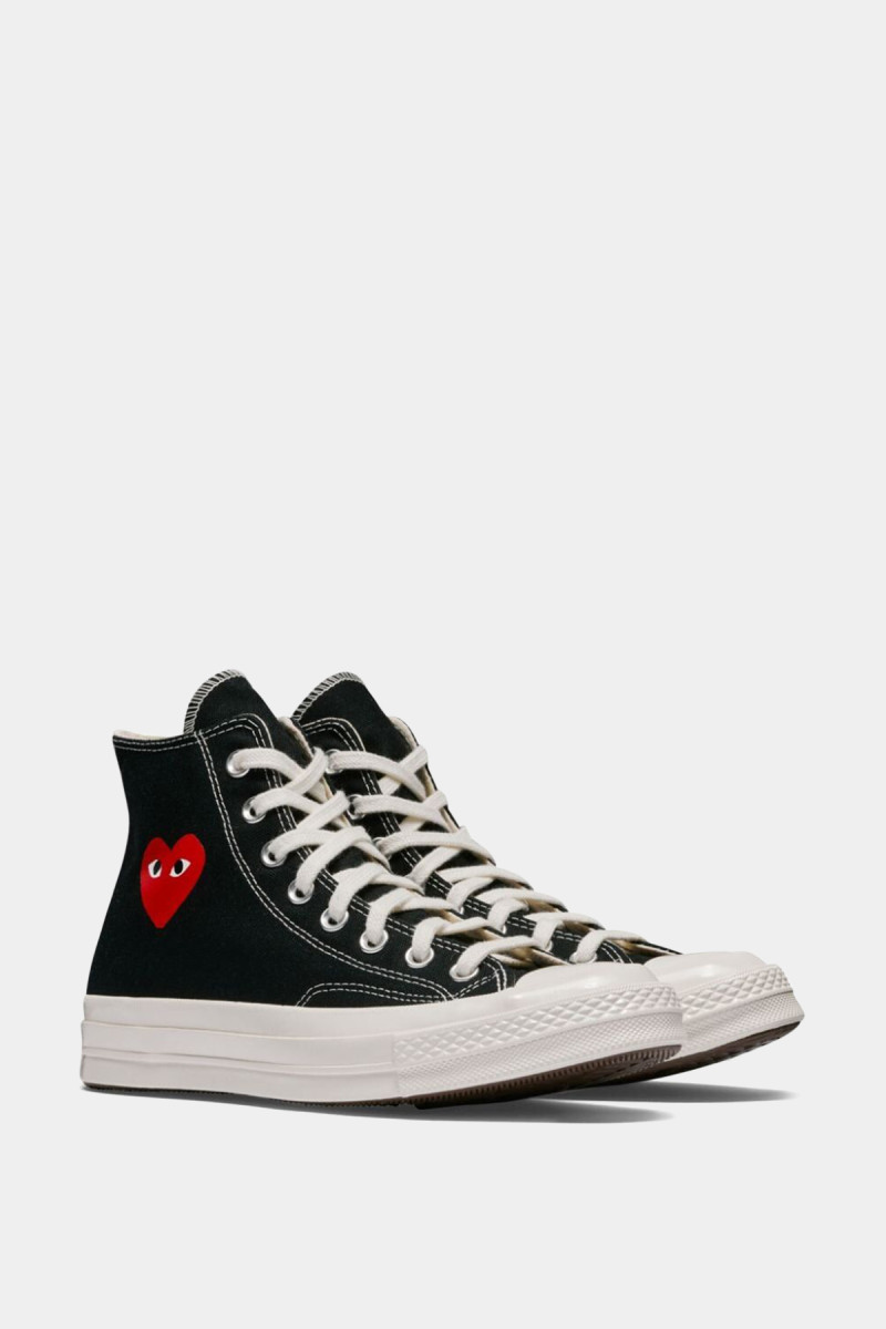 Chuck Taylor Small Red Heart High Top AZ K129 001