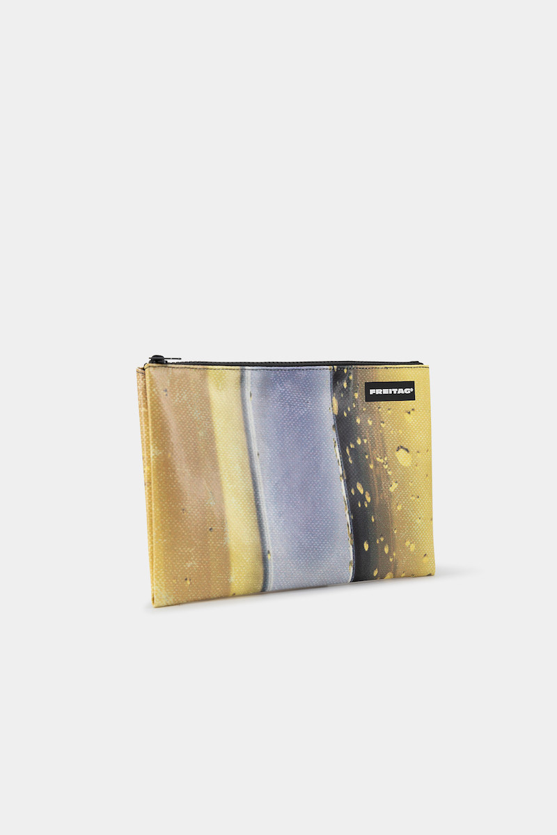 Pouch Medium F07 CHUCK